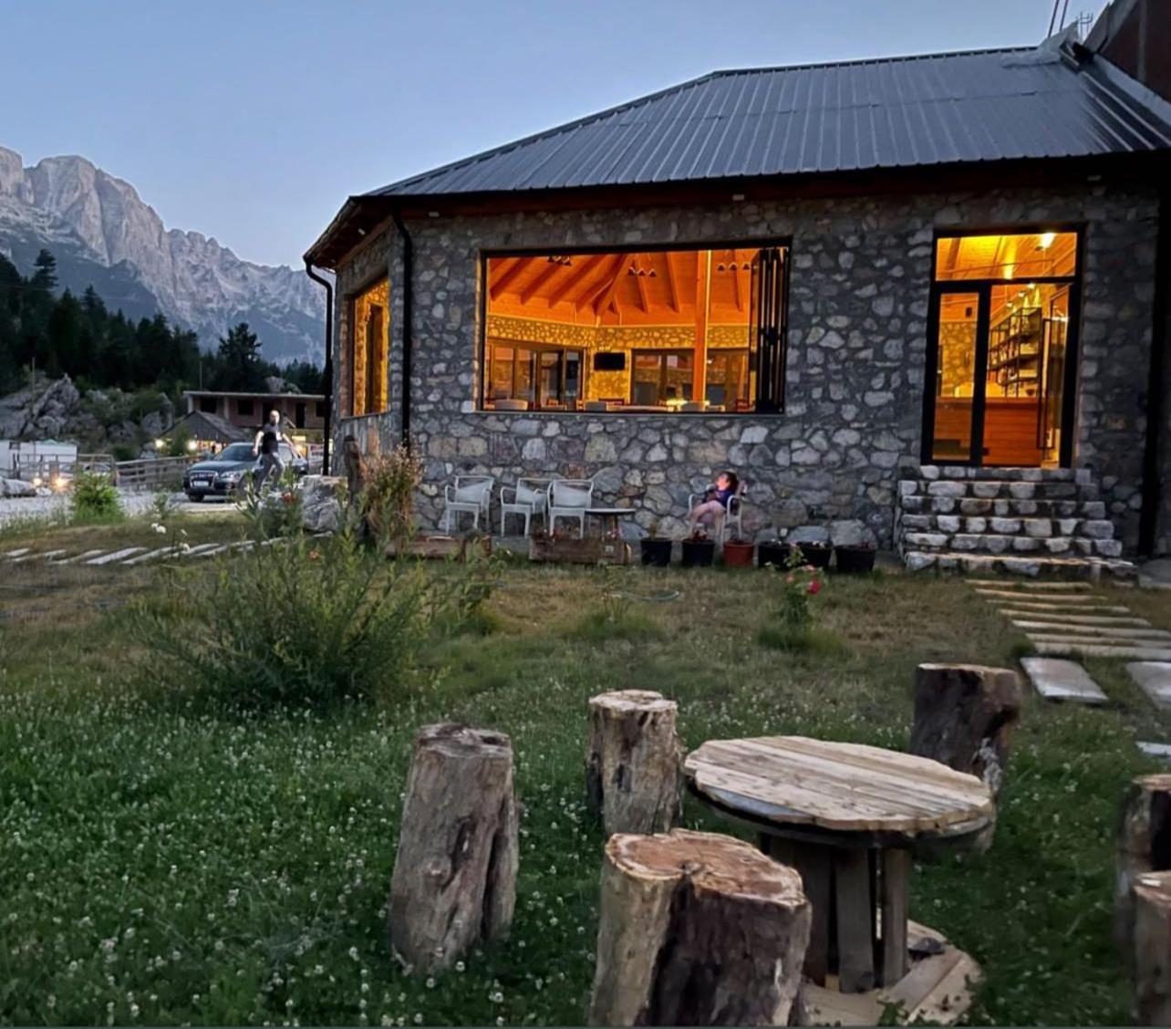Villa Cntr Park *